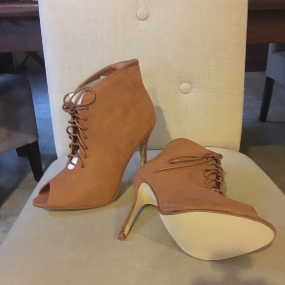 ATUMN 2018 Tan suede laced peep toe ankle boots - Picture 3 of 4